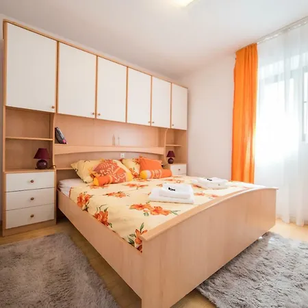 De Luxe Mediteran 3**** Apartment *
